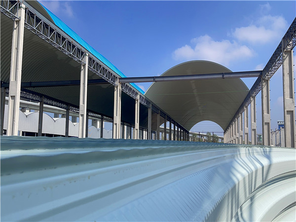 泰州泰興堆料棚拱形屋頂工程案例解析無梁拱結(jié)構(gòu)成型及吊裝